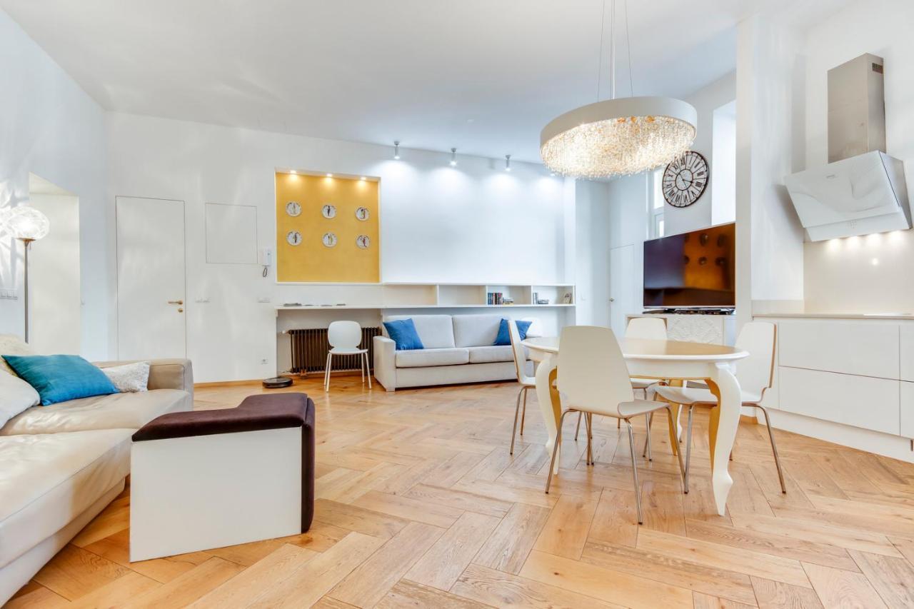 And Luxurious Beethovnova Apartma *