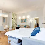 Central And Luxurious Beethovnova Apartment