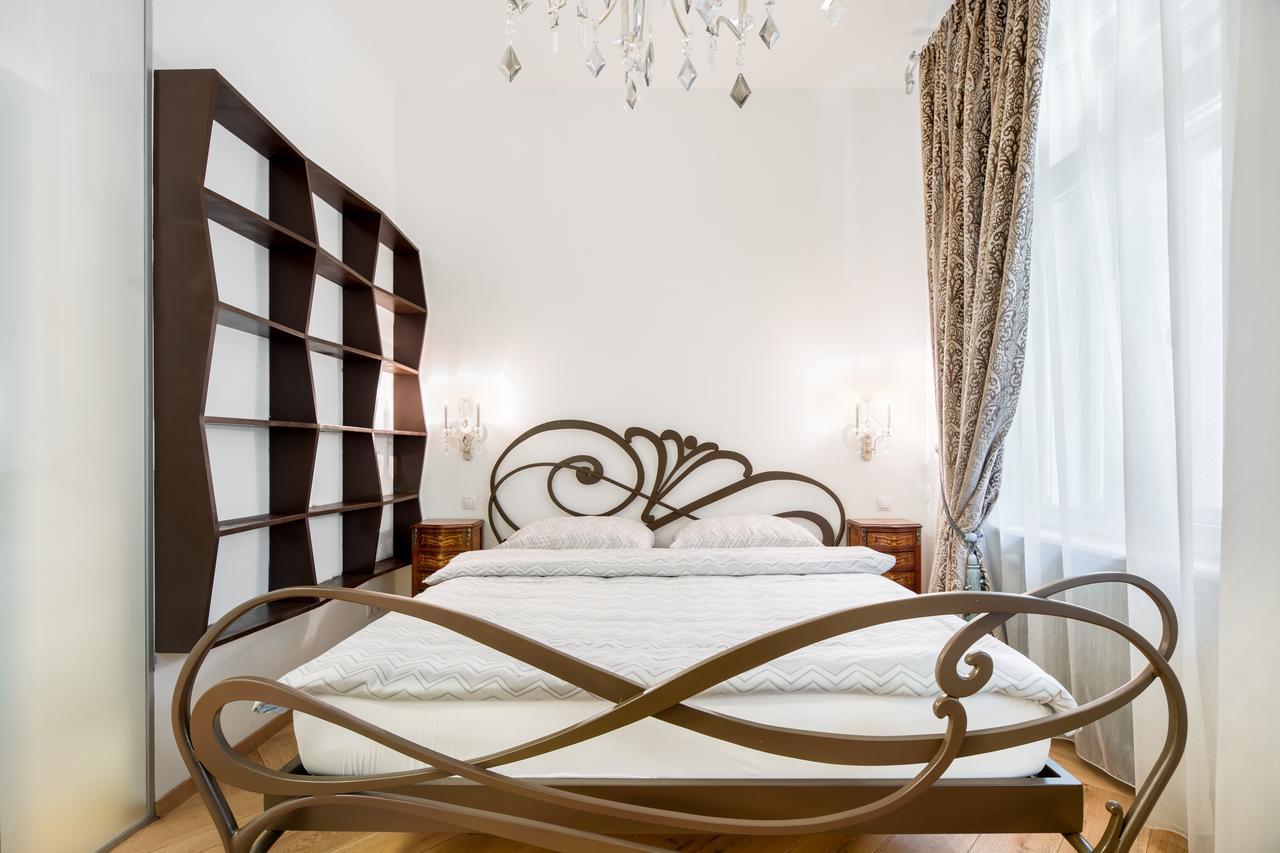 And Luxurious Beethovnova *